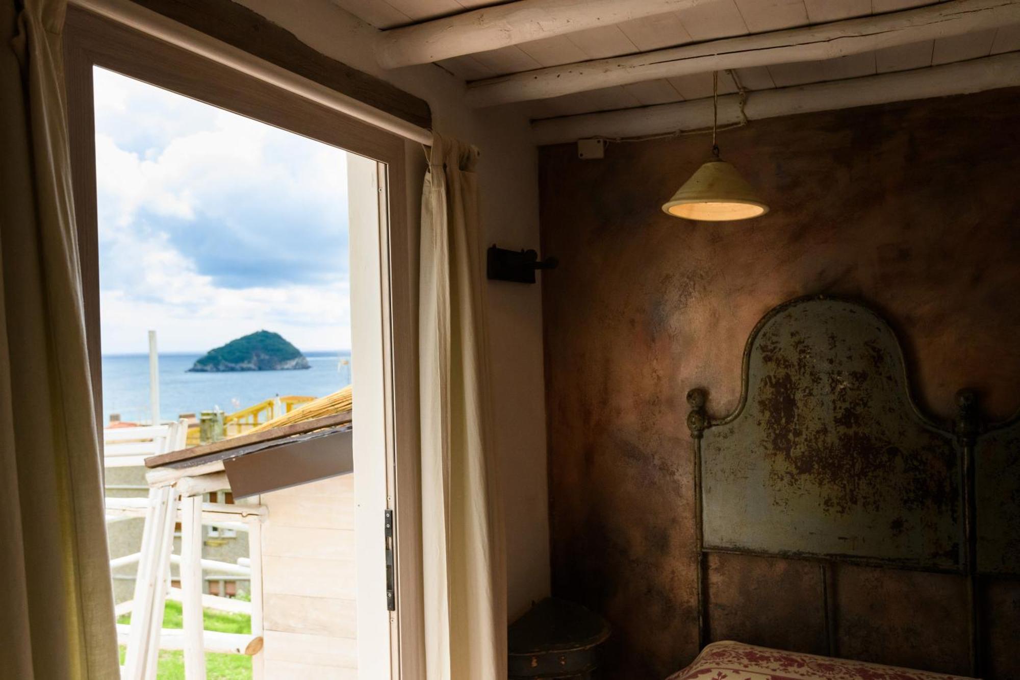 Soqquadro Art&Relax - Spotorno Apartment Phòng bức ảnh